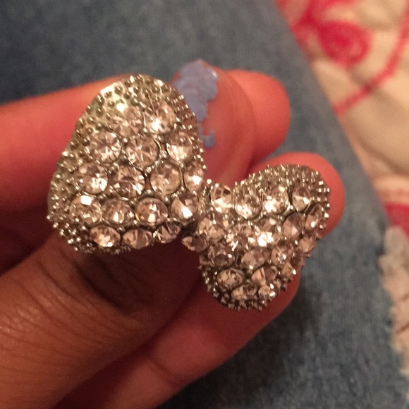 A bow ring - Picture 2 of 4